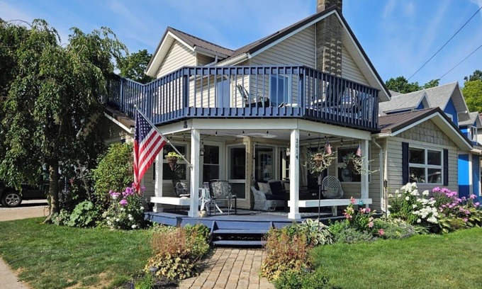 Huron House | Front Porch & Balcony overlooking Park/Lake Erie! Cedar Point, Fishing & Beach!