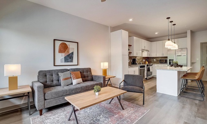 Forest Park Apartment | Frontdesk | 1 BR Apt near Avondale Park
