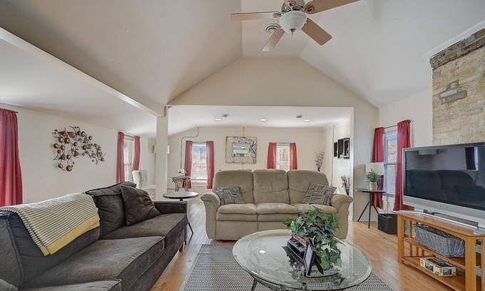 Lower East Side Apartment | FRONTDESK 1600 N Jackson St Apts Lower East Side Milwaukee