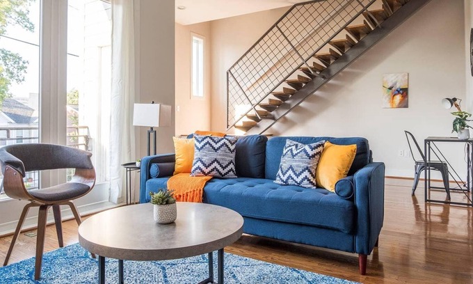 East Market District Apartment | Frontdesk | 2BR w/Balcony in the Heart of NuLu