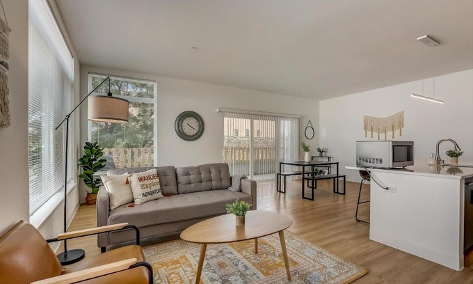 Fifth Ward Apartment | FRONTDESK Element Apts Walker's Point Milwaukee