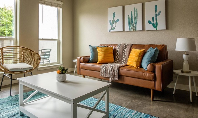 Fort Worth Cultural District Apartment | Frontdesk | Hip 1BR Near Cultural District