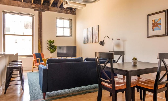 Fifth Ward Apartment | FRONTDESK Maxwell Lofts Milwaukee Walker's Point
