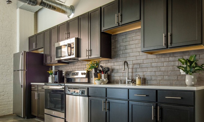 Fifth Ward Apartment | FRONTDESK Maxwell Lofts Milwaukee Walker's Point
