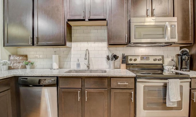 SouthPark Apartment | Frontdesk Mezzo 1 Southpark Apts Charlotte, NC