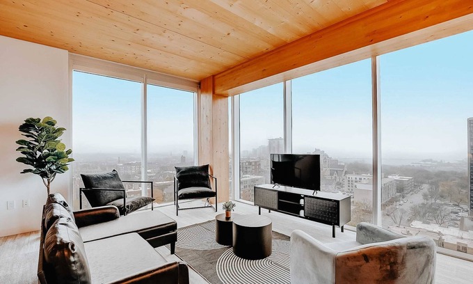 East Town Apartment | Frontdesk | Showy 3 BR Apt by Cathedral Sq Park