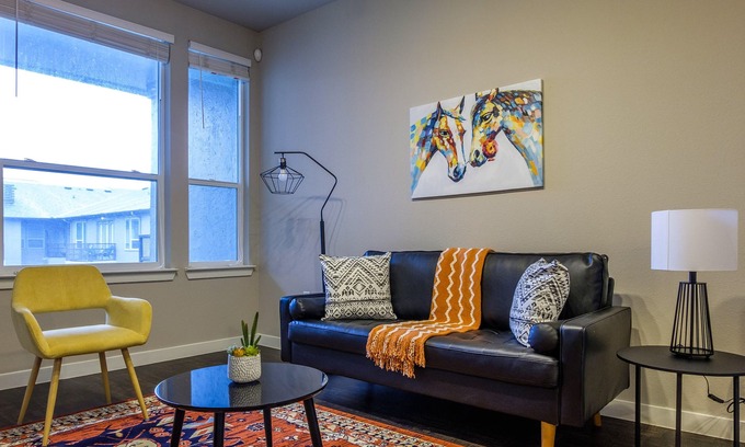 Fort Worth Cultural District Apartment | FRONTDESK West 7th District Apts Fort Worth