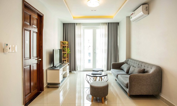 Tan Binh House | FU2DAY★2BR/4B/HCMC/Gym/Pool/Shop/Near airport