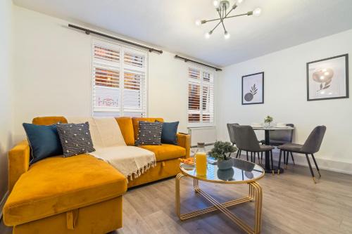 Munster Apartment | Fulham Serviced Apartment, Sleeps 6 WIFI Parking