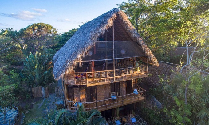Cabarete Villa | Full beachfront resort of 16 bedrooms, with large treehouse, perfect for parties