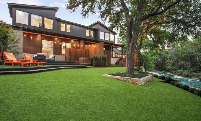 South Lamar Apartment | Full Duplex ATX Modern Creekside Retreat + Hot Tub