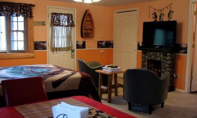 Mayfield Apartment | Full Kitchen - Kayaks - outdoor Jacuzzi - on Lake Dubbonet- near Traverse City