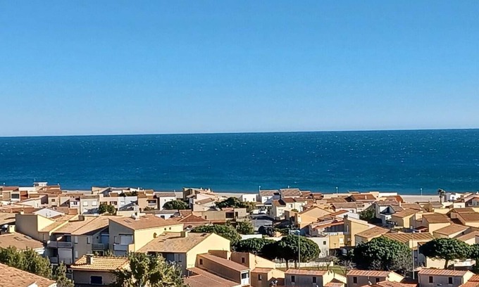 Saint-Pierre-la-Mer Apartment | FULL SEA VIEW SWIMMING POOL duplex parking fiber wifi beach, center on foot 5 minutes
