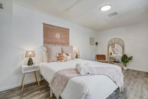 Central Colorado Springs House | FullKitchen SmartTV A C King SunnyColorado