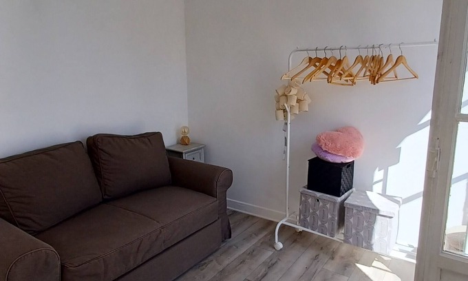 Le Rouret Apartment | Fully-equipped 2-room apartment with 50m2 semi-covered terrace.