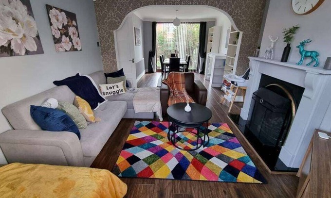 Droylsden House | Fully Equipped 3BR House with FREE Parking