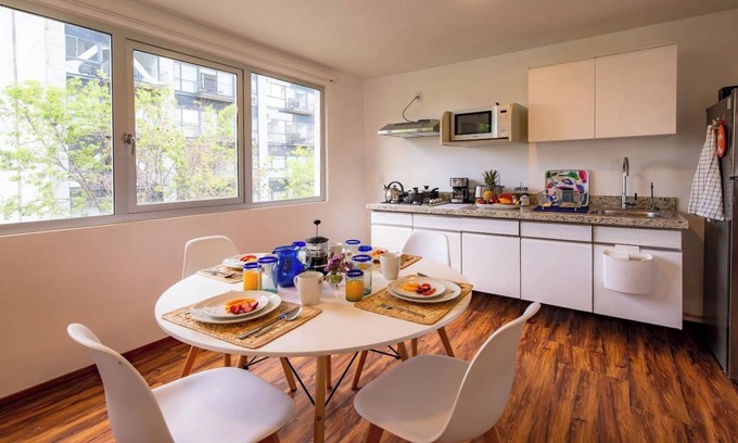Reforma Apartment | Fully equipped kitchen, high speed internet, comfy king-size bed and a sofa bed