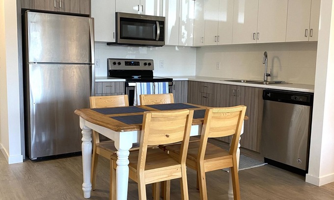 North Glenmore Condo | Fully equipped Rental. 3 Beds 3 baths
