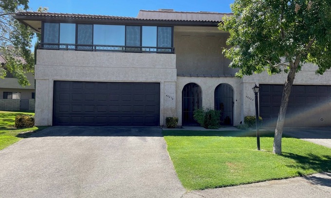 Palmdale Condo | Fully Furnished, 3 King Bedrooms, Townhouse on Bluebird Lane, Palmdale