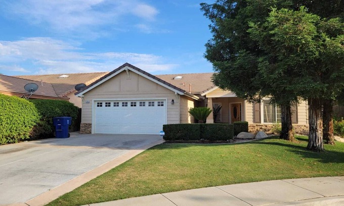 Greenacres House | Fully furnished 4BR House at safe classy SW Neighborhood up to 12 guests