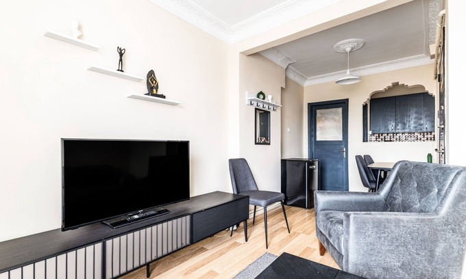 Rasimpasa Apartment | Fully Furnished and Spacious Flat in Kadikoy