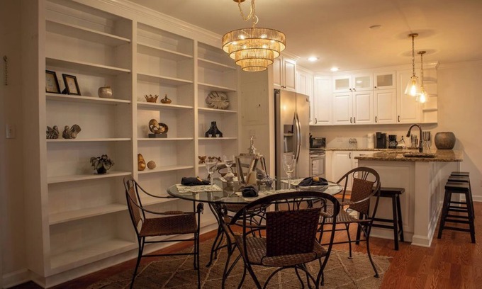 Charlotte Apartment | Fully Furnished Corporate Housing in Prestigious Myers Park Area Charlotte, NC