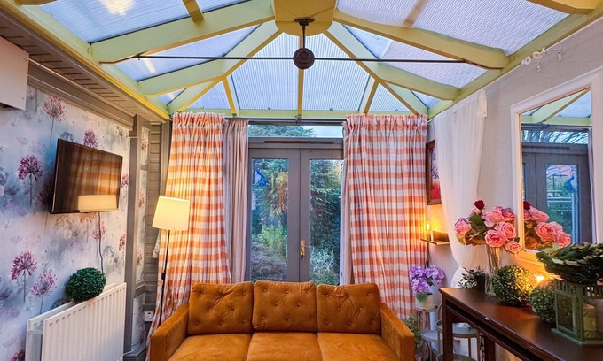 Elm Park House | Fully Furnished Easy London Stay-Access by Elm Park & City Airport-Studio