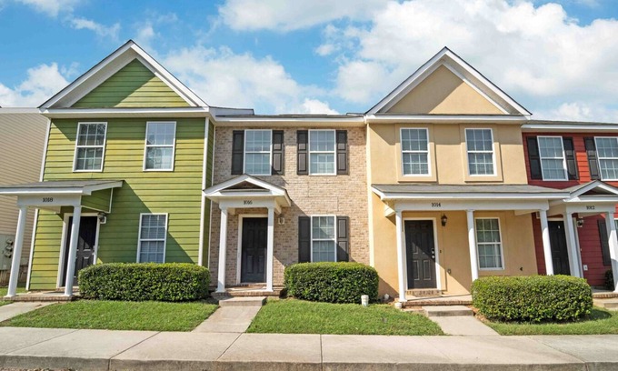 Martinez House | Fully Furnished Gated Townhouse - 1016 Micah Tr