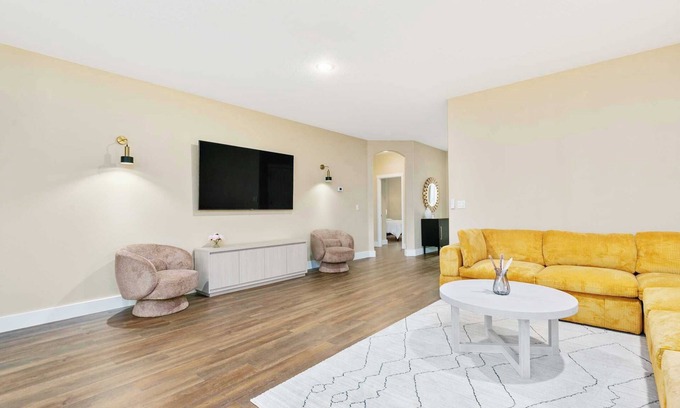 Walnut Grove House | Fully Furnished Home|Professionally Cleaned|Ready for Move In|Garage #41991