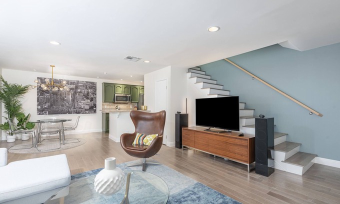 Melrose House | Fully Furnished Modern 3-Story Condo in WeHo: Perfect for Execs and Creatives