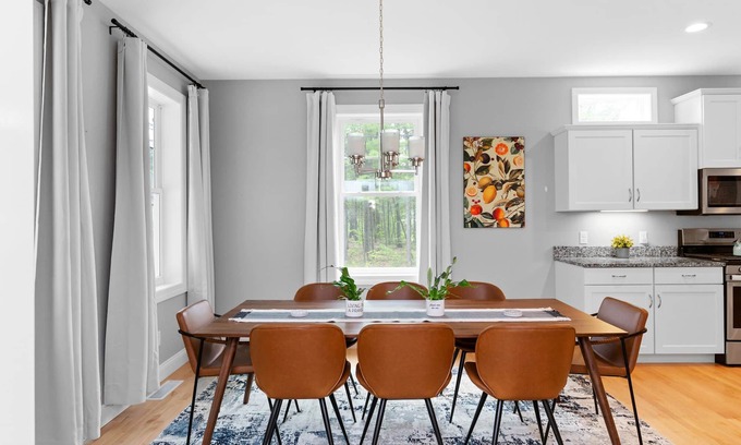 Malletts Bay House | Fully Loaded - Bikes & Hot Tub - Burlington Area + Bike Path