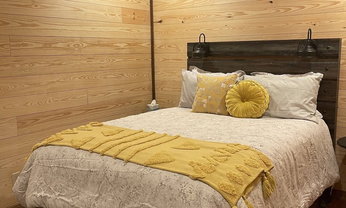 Estillfork Cabin | Fully remodeled cabin minutes from Walls of Jericho, Circle E, The Glass House