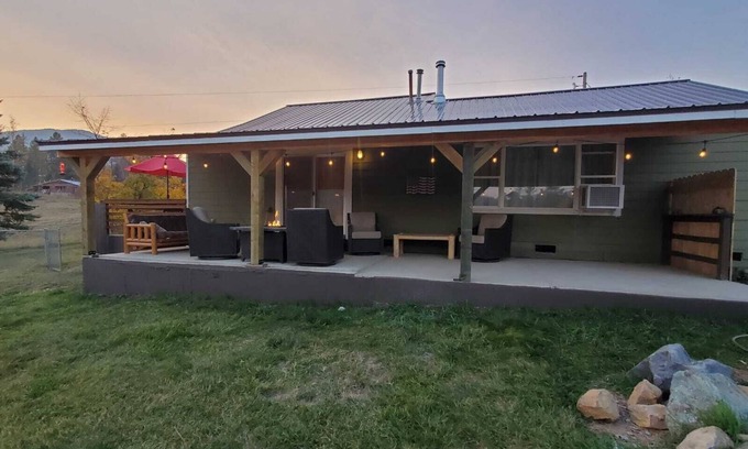 Coram House | Fully Remodeled Mountain View home near Glacier National Park