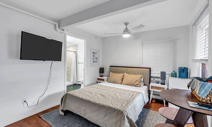 Ocean Grove Apartment | Fully Renovated Ocean Grove Queen Suite #3