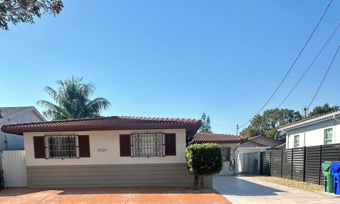 Flagami House | Fully renovated 2-bedroom house in Coral Gables with AC, WiFi