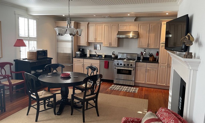 Nantucket Town Condo | Fully renovated 2br condo in town, walk to main st!