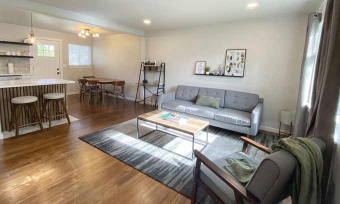South Westminster House | Fully renovated 3BD home with free parking