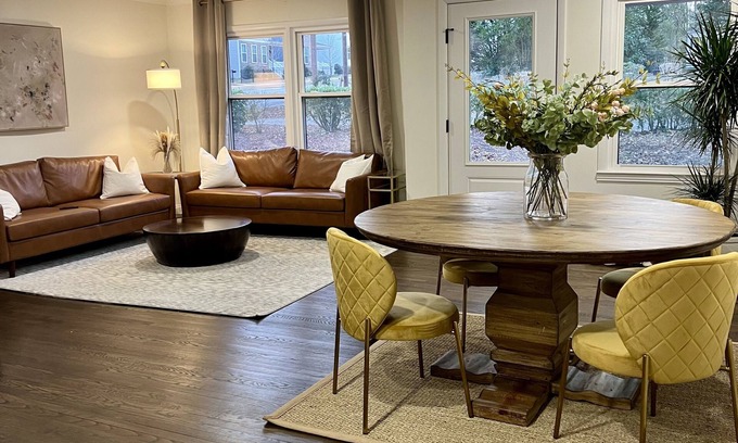 South Belmont House | Fully Renovated Home walking distance to downtown Belmont. 10 Min to CLT Airport