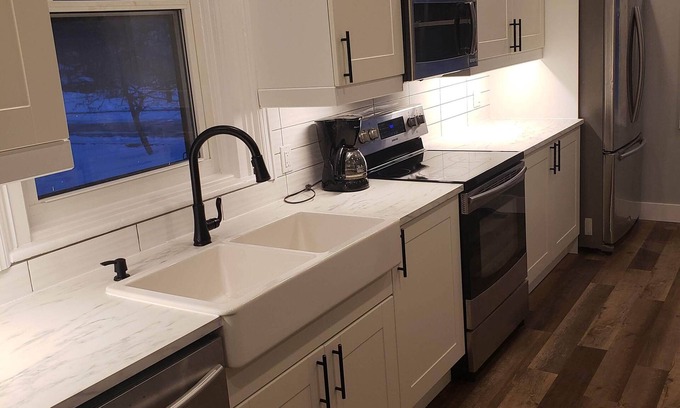 Meaford House | Fully renovated old red brick 3bdr house in Meaford