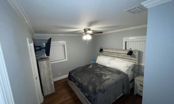 Tallahassee House | Fully renovated smart home close to FSU & FAMU with living rooms