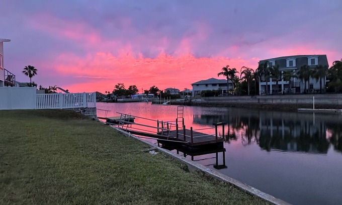 Spring Hill House | Fully Renovated, Direct Gulf Access w private doc just for you!