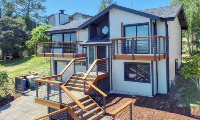 Lodge Hill House | Fully Renovated with Views of the Mountains and Spa!