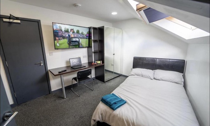 Selly Oak Apartment | Fully Serviced studio available close to the city
