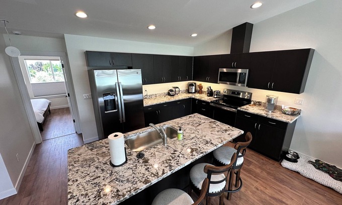 Joseph House | Fully Stocked 3BR Townhome - Walk anywhere in Joseph! (B)