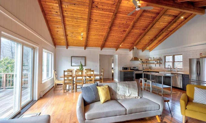 Roscoe Ski Chalet | Fulton House - Family Friendly Lodge in Roscoe