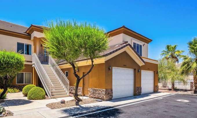Sunridge Estates Condo | FUN 3 Bedroom w/Bonus room and 3 Full Bathroom Condo