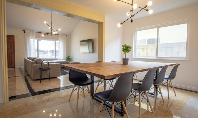 La Palma House | Fun and Central SoCal Home with WiFi, AC