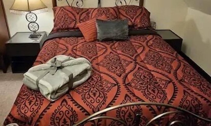 Old North Knoxville Apartment | Fun Attic! Near Downtown and UT -Knoxville