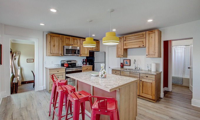 Brewers Hill Apartment | Fun comfortable skyline neighborhood flat