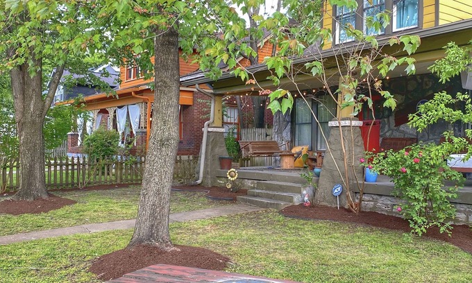 Historic Edgefield House | Fun East Nashville Home: Walk to Broadway,Nissan Stadium,Deck, Fire Pit, & Grill